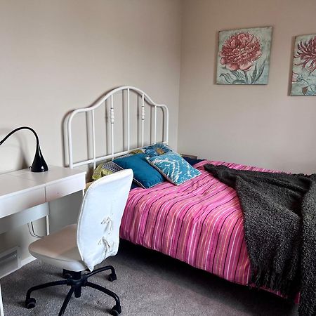 Best Garden House&3 Mins Bus Station Close C-Train&Free Parking Calgary Exterior photo