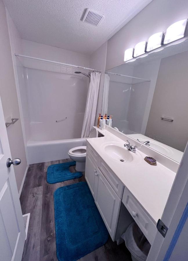 Best Garden House&3 Mins Bus Station Close C-Train&Free Parking Calgary Exterior photo