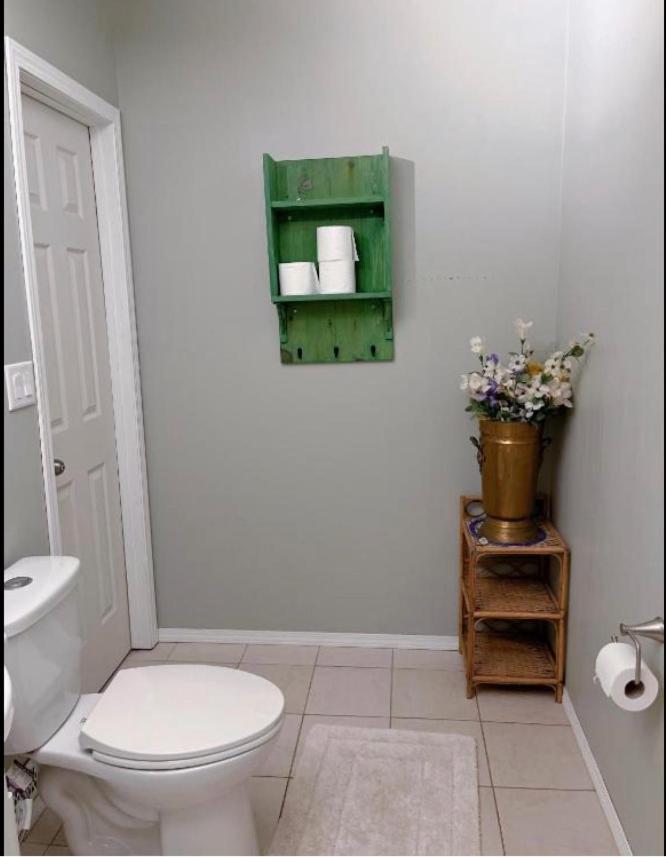 Best Garden House&3 Mins Bus Station Close C-Train&Free Parking Calgary Exterior photo